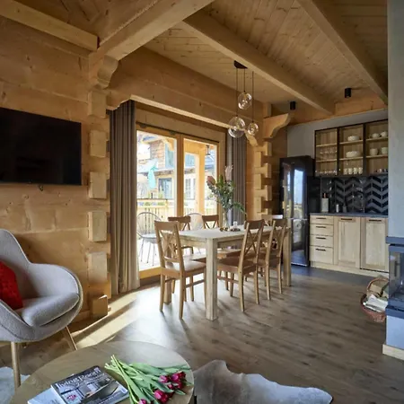 בית נופש Comfortable With Mountain Views *