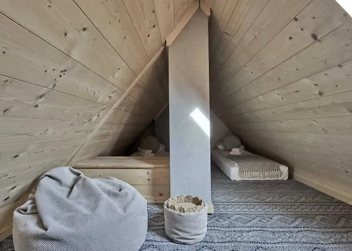 Comfortable With Mountain Views *